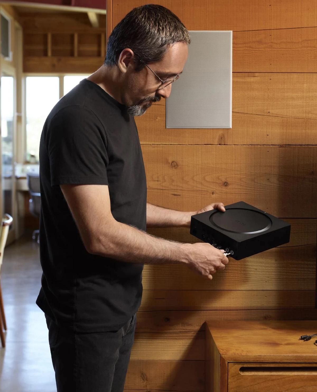 Instalater sa Sonos pojačalom