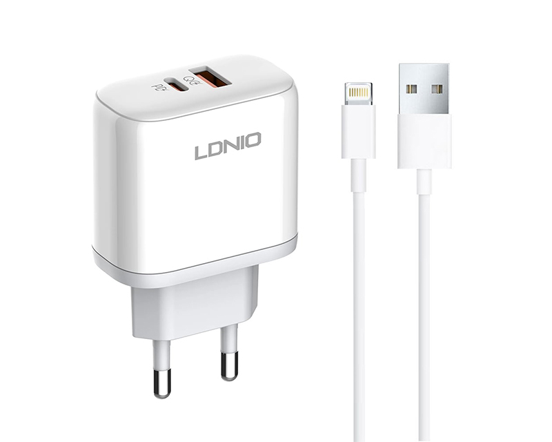 A2526C 45W QC4.0 Dual USB-A/USB-C punjač beli + lightning kabl
