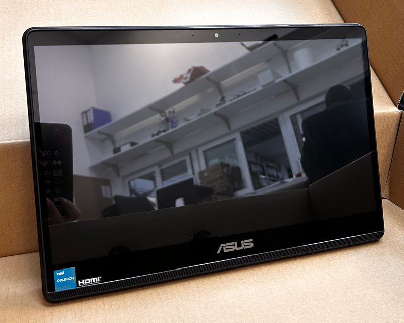 Asus ExpertCenter E1 računar 15.6" Intel Celeron N4500 16GB 256GB Intel UHD Graphics Win11 Pro