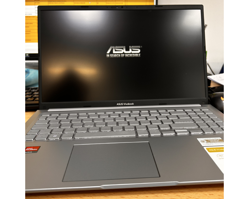 VivoBook 15 M1502YA-BQ161 (15.6 inča FHD, Ryzen 7 7730U, 16GB, SSD 512GB) laptop - outlet