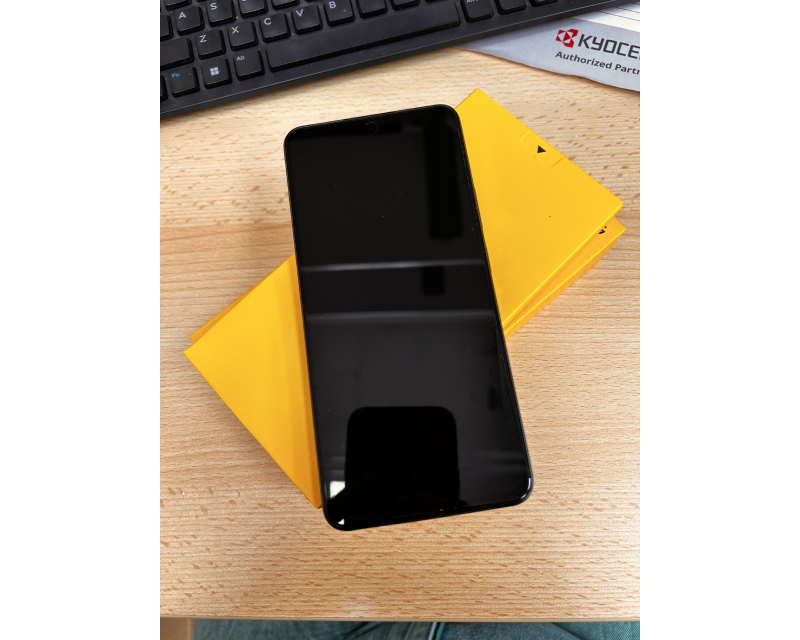 Obsidian Black 8 mobilni telefon outlet