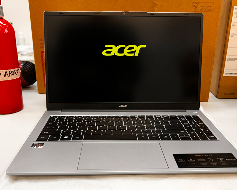 Aspire Lite 15.6 inča FHD Ryzen 7 5700U, 32GB, 512GB SSD outlet